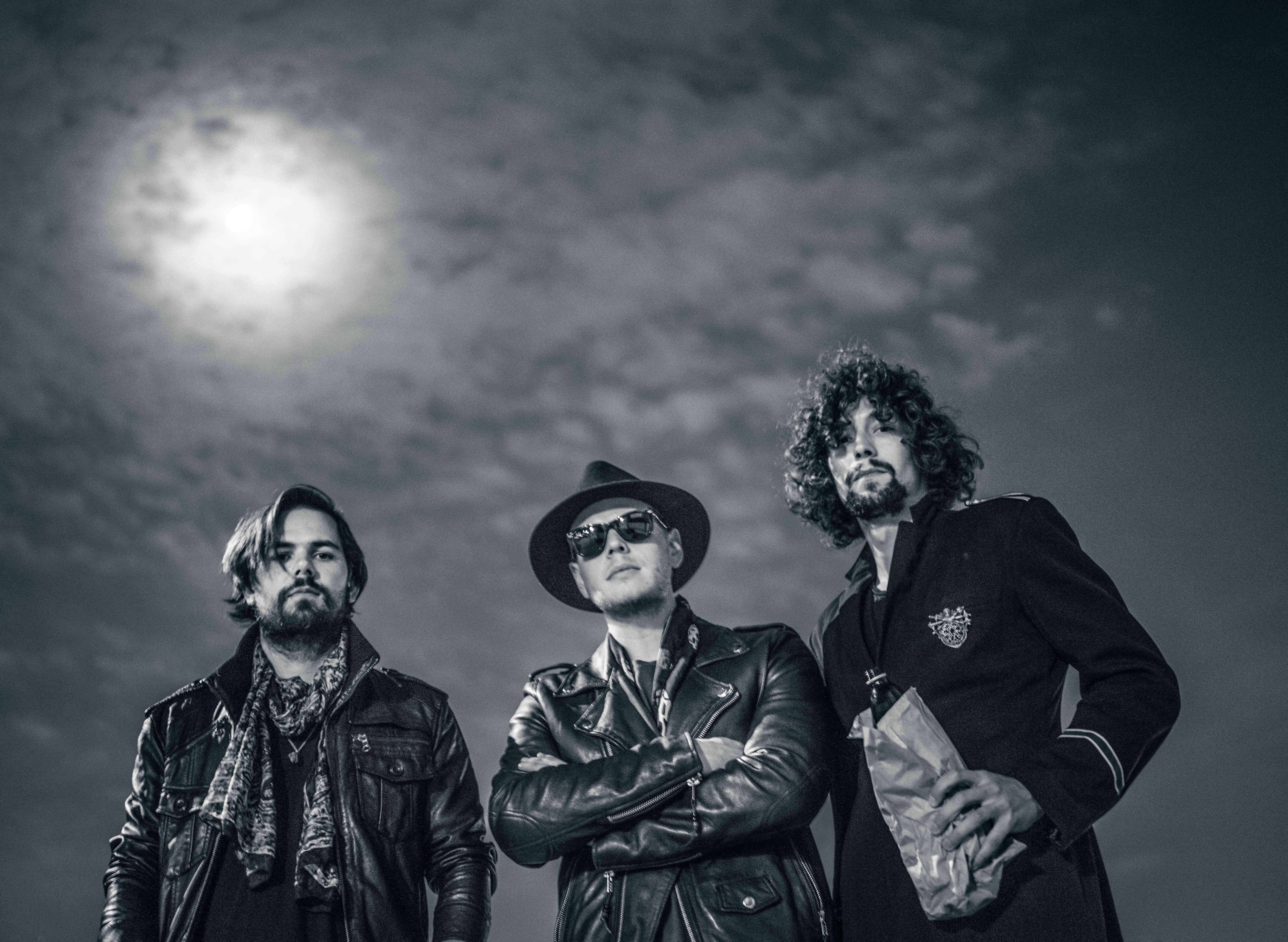 Listen: Savoy & Bright Lights – The Wolf