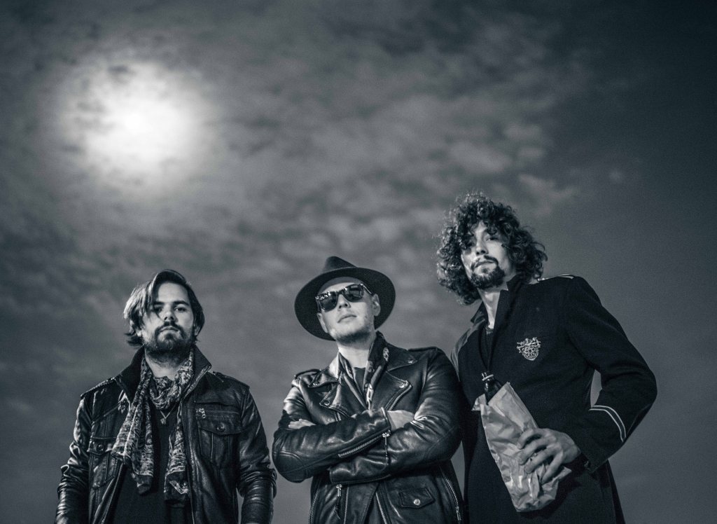 Listen: Savoy & Bright Lights – The&nbsp;Wolf