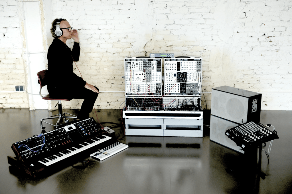 Listen: NHOAH –&nbsp;Abstellgleis