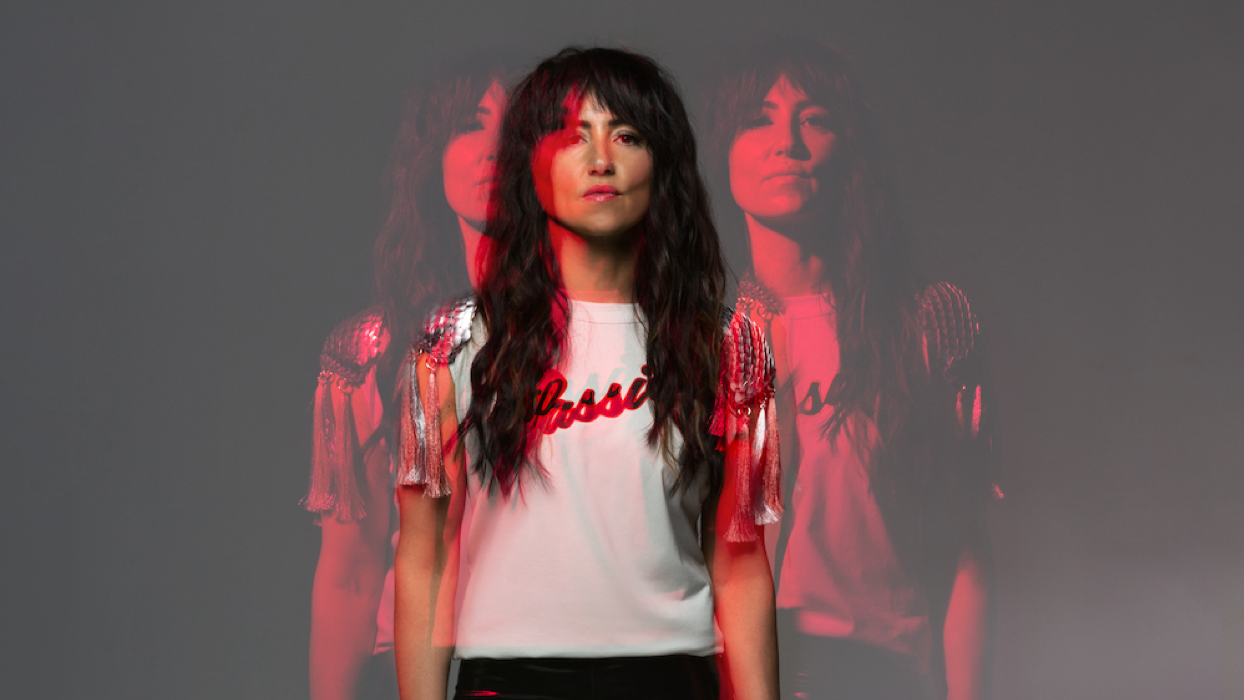 Watch: KT Tunstall – Private Eyes
