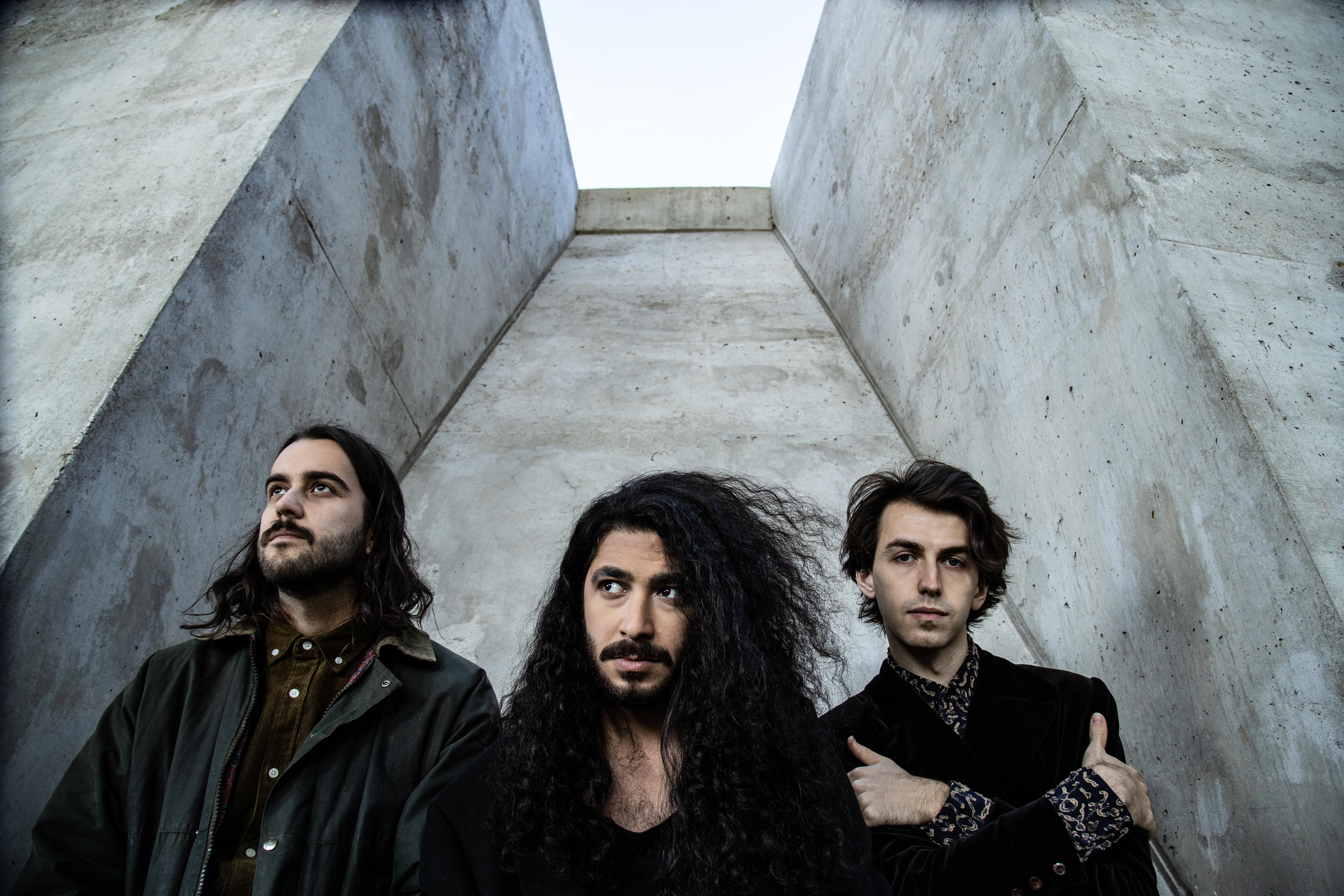 Listen: Mute Choir – Shadowboxing