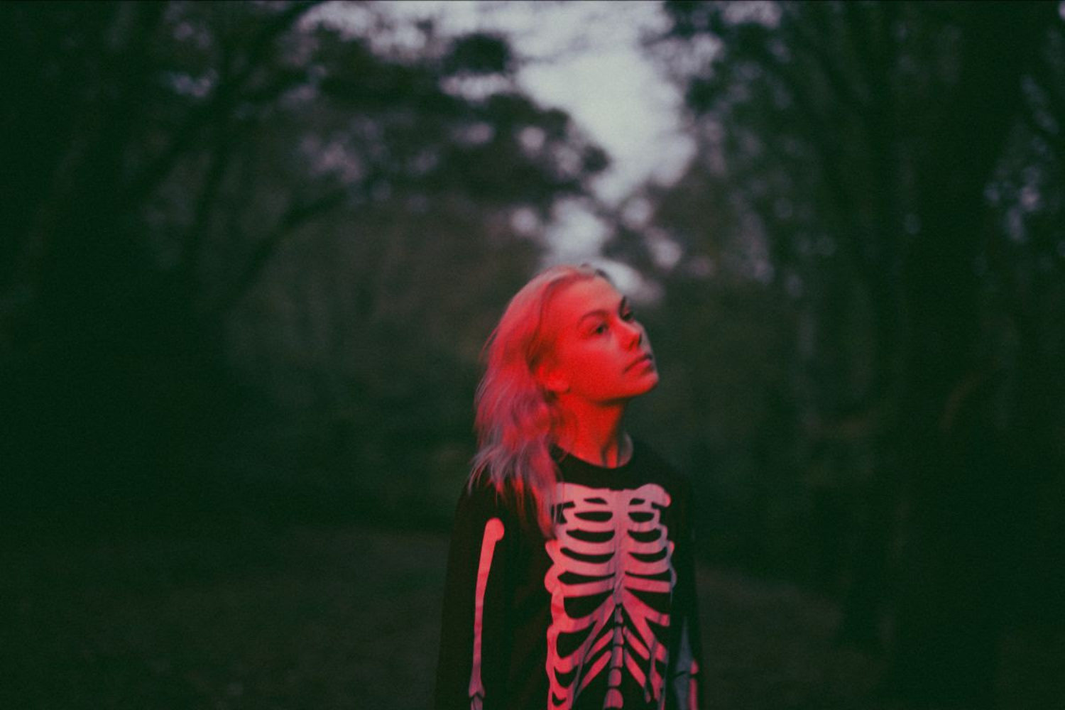 Listen: Phoebe Bridgers – Sidelines