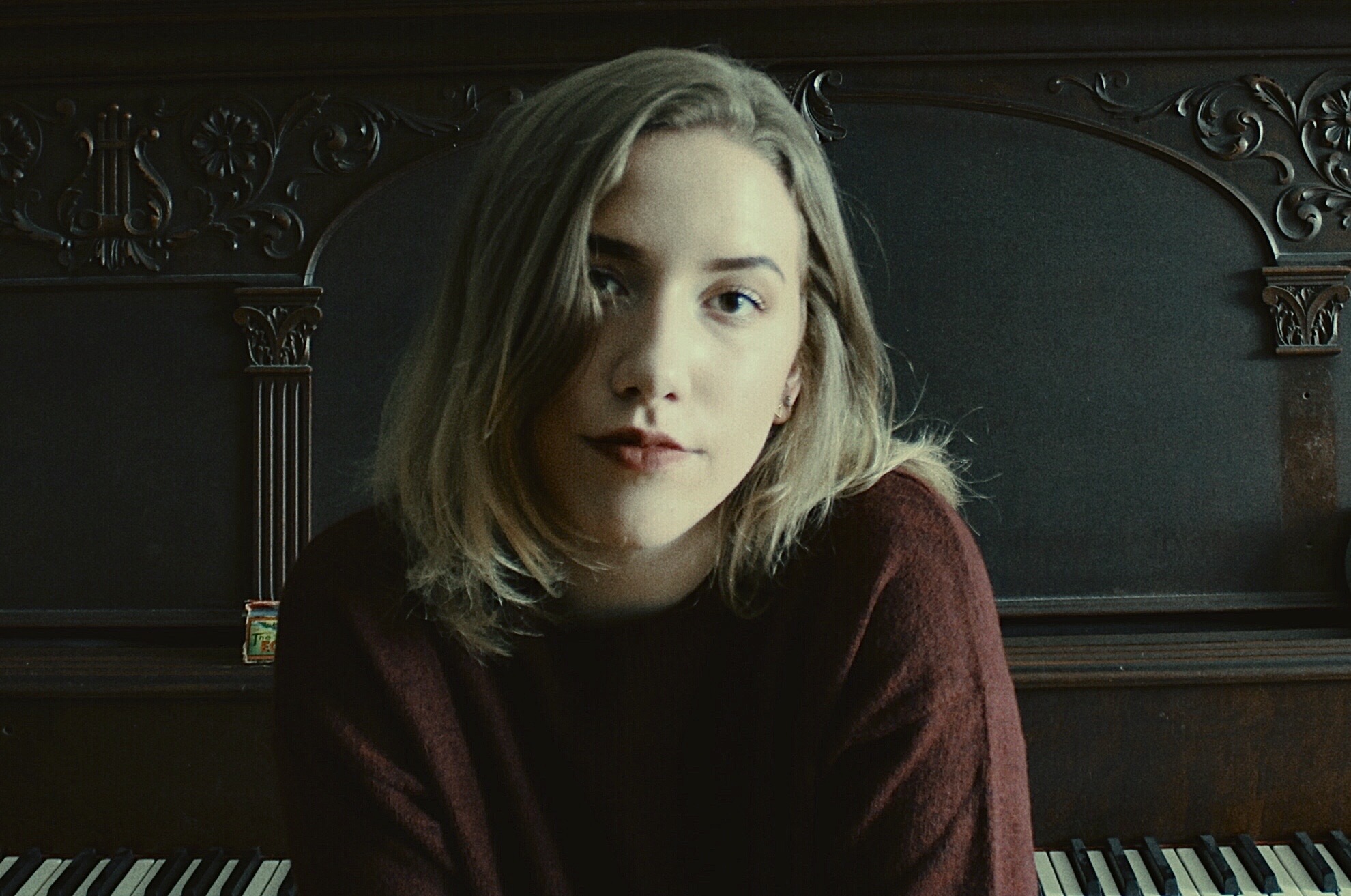 Listen: Anna Klein – Lonely