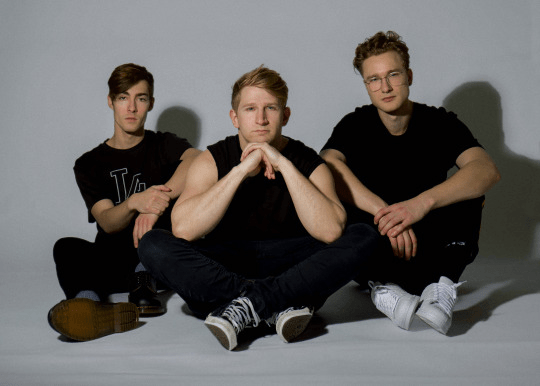 Listen: MILQ – Summer&nbsp;Again