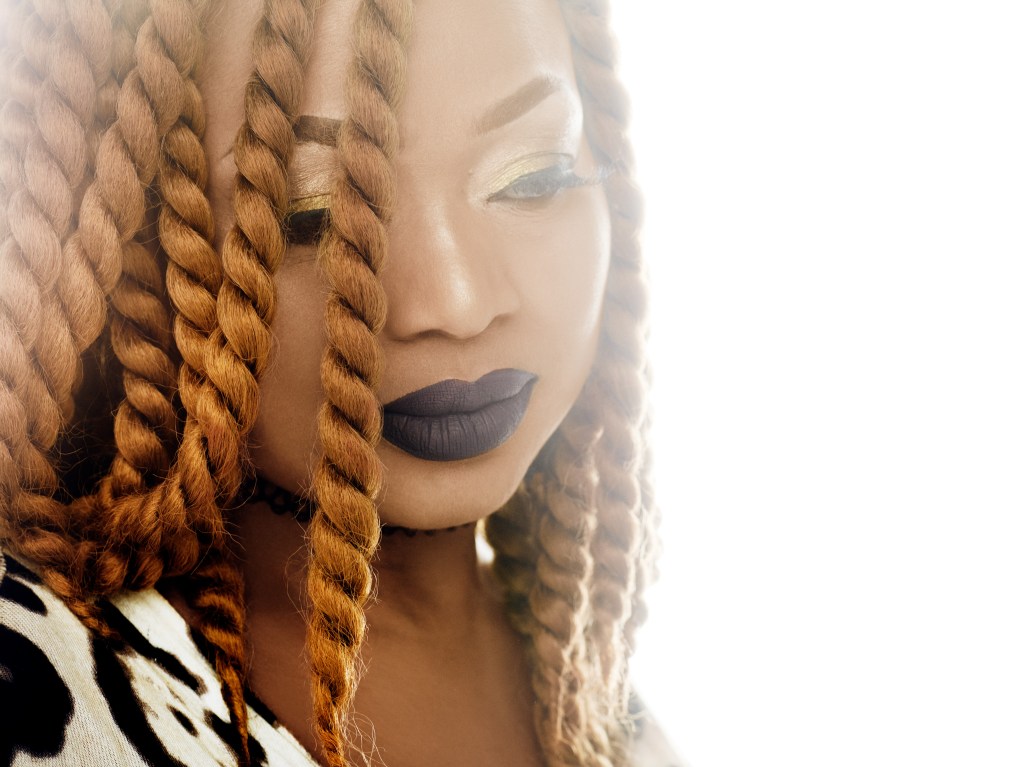 Watch: Oumou Sangaré – Djoukourou&nbsp;(Acoustic)