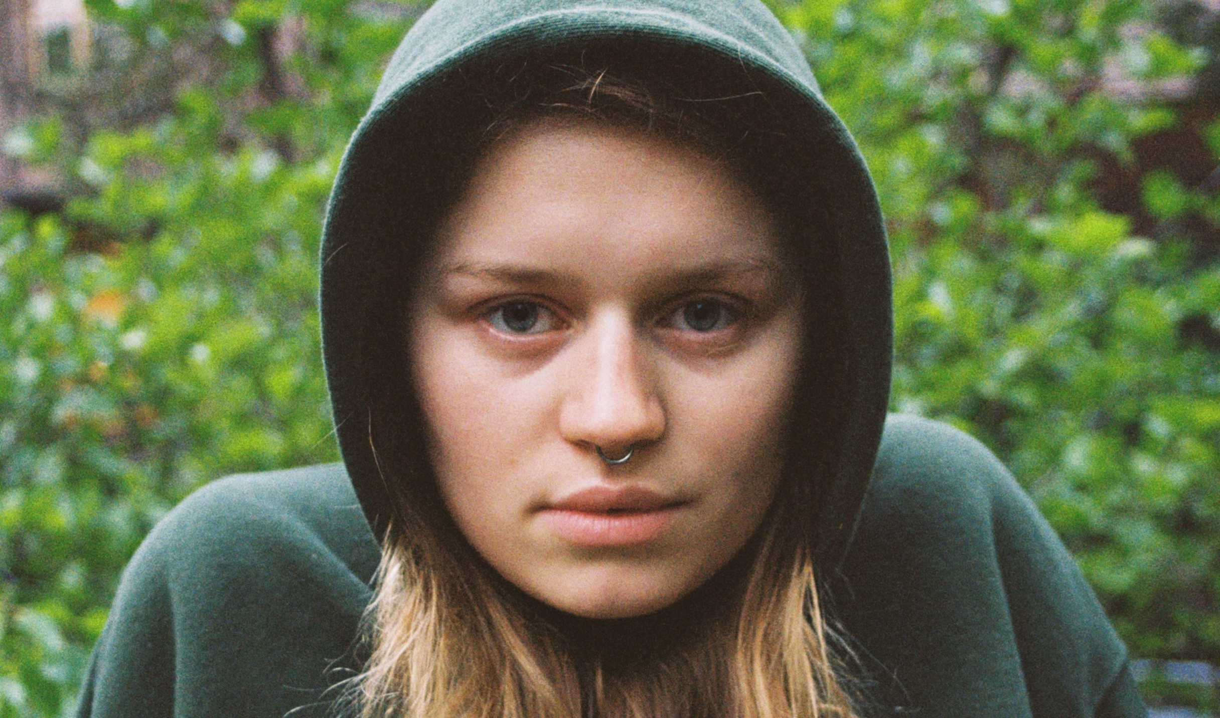 Watch: Girl In Red – Rue