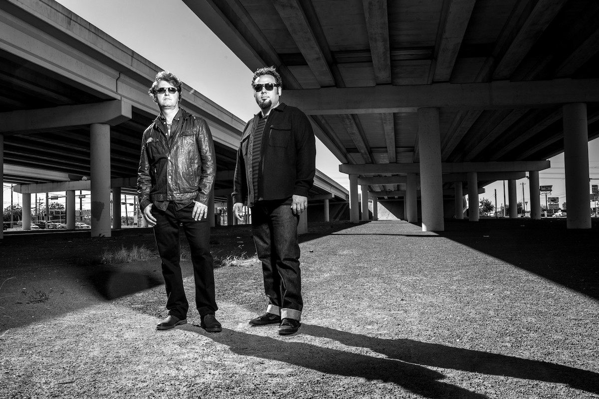 Watch: Arrows To Fire – A Million Miles Away