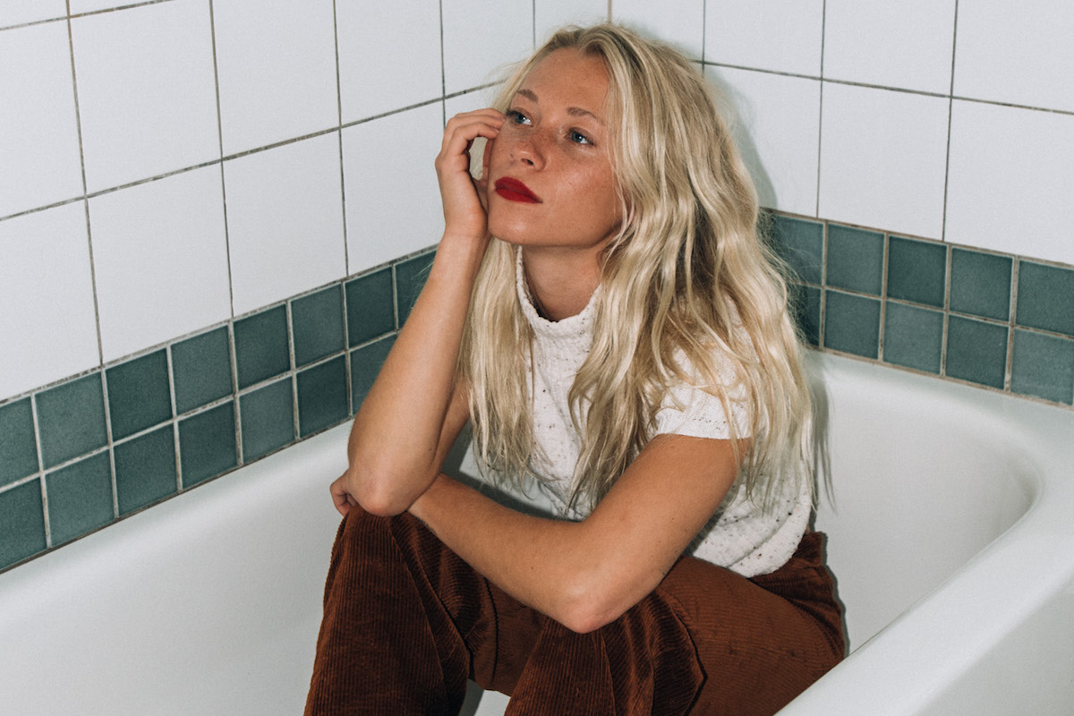 Listen: Julianna Laine – Nothing 2 U