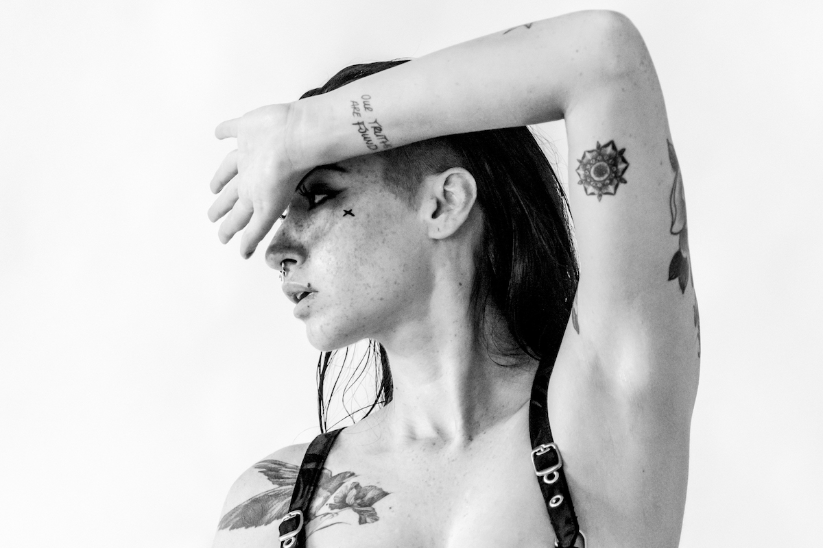 Watch: Neeq Serene – Fields Of Gold