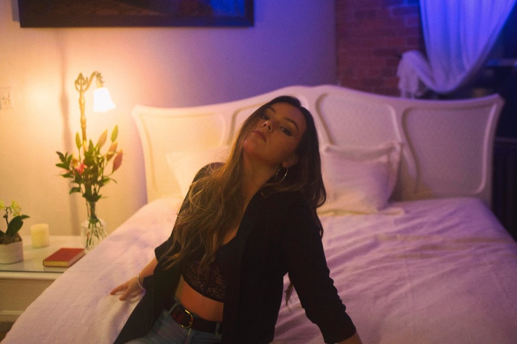 Watch: Mikalyn – Ready To Love You (Lyric&nbsp;Video)