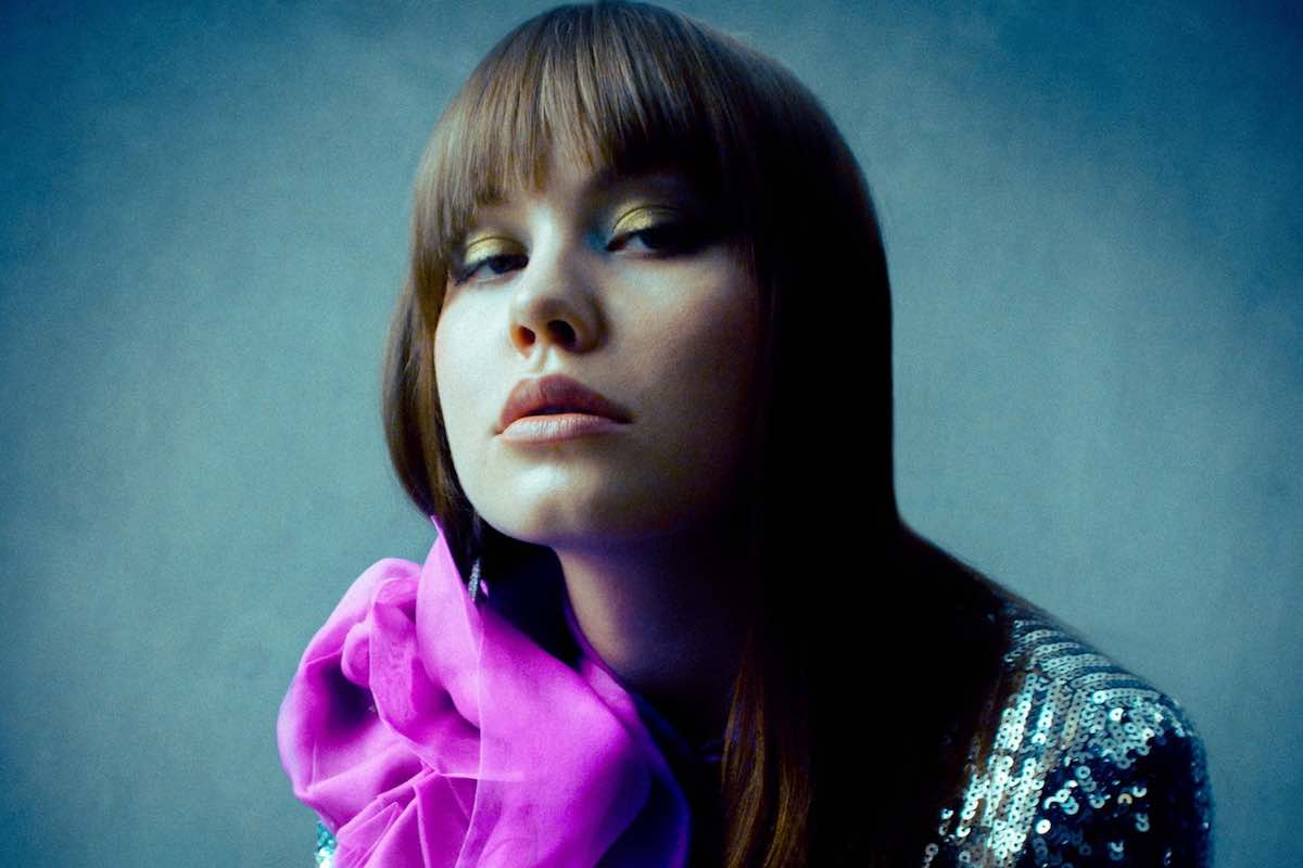Listen: Lxandra – Sideways