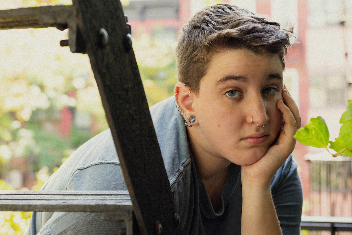Listen: Mae Krell – Phantom Limb
