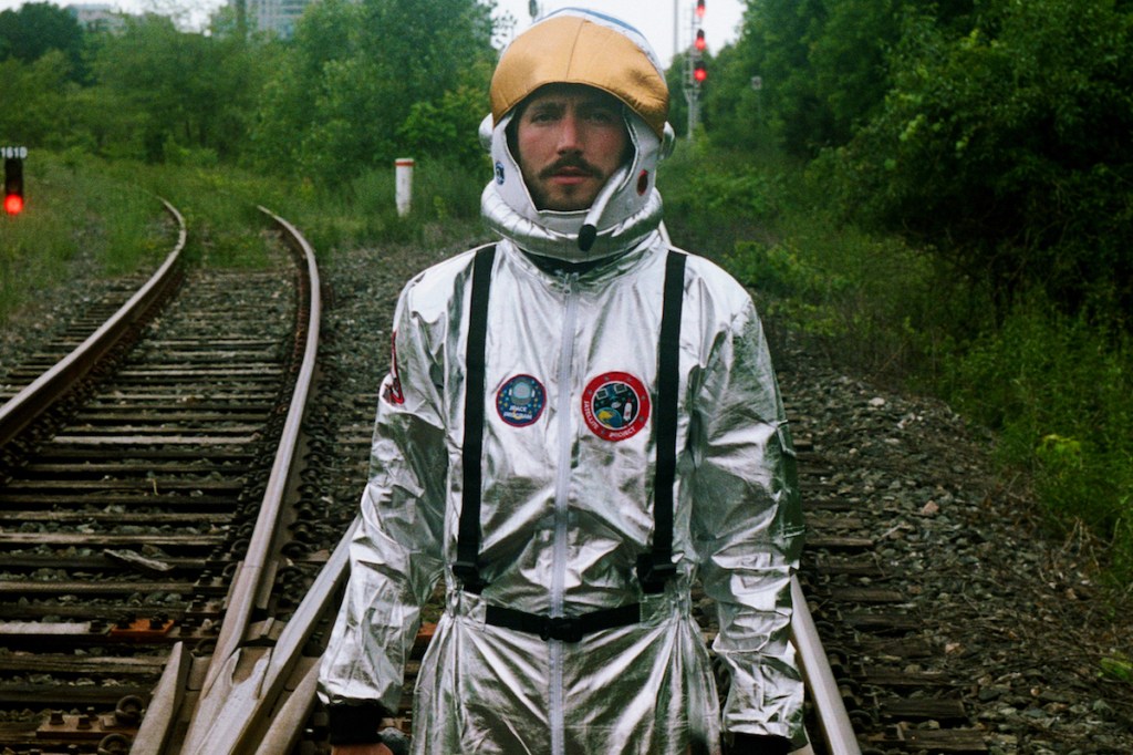 Listen: HjNX –&nbsp;MOVe