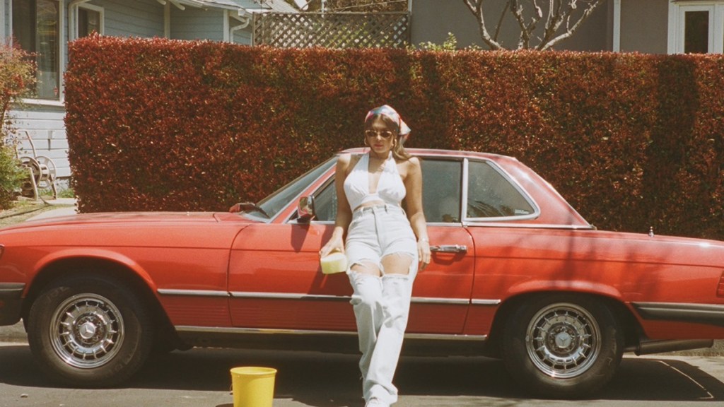 Watch: Leah Kate – Veronica (Lyric&nbsp;Video)