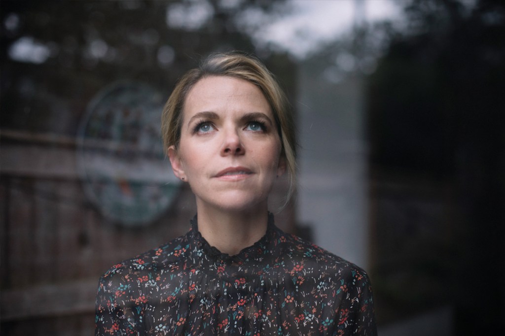 Watch: Aoife O’Donovan – Prodigal Daughter (Featuring Allison Russell) (Lyric&nbsp;Video)