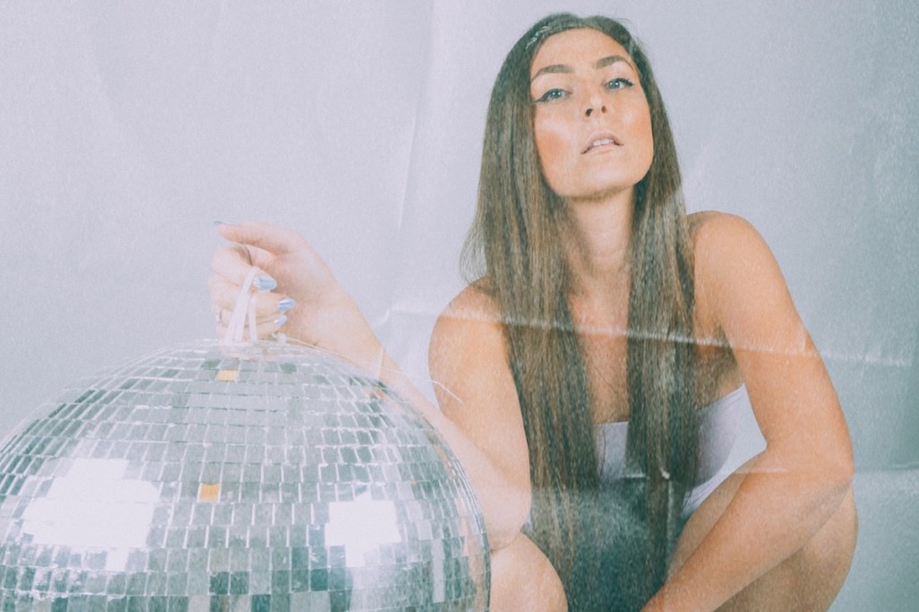 Listen: Emilee Moore –&nbsp;Benchwarmer