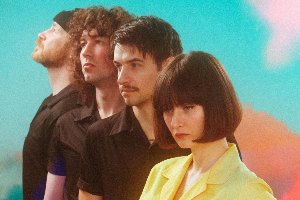 Listen: Blonde Diamond – Red&nbsp;Flags