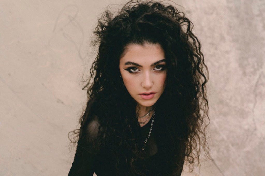 Watch: Caroline Romano –&nbsp;Dizzy