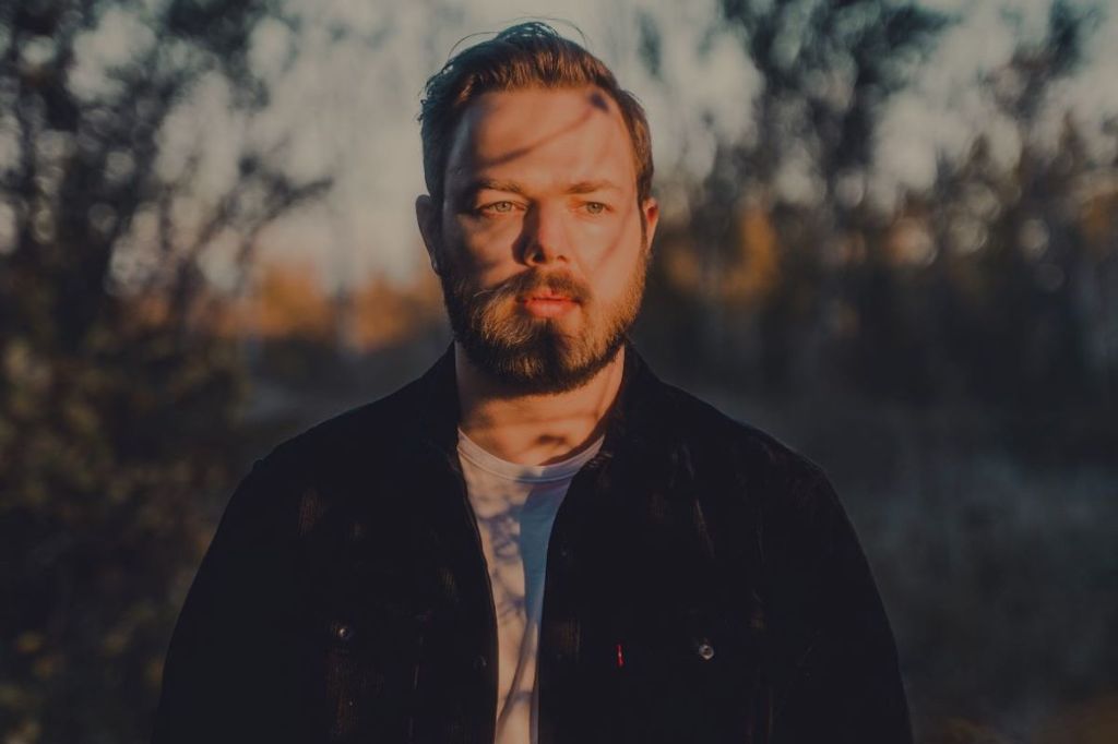 Watch: Alex Mason – Dark&nbsp;Days