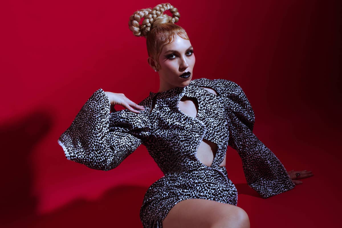 Watch: Joulie Fox – Running