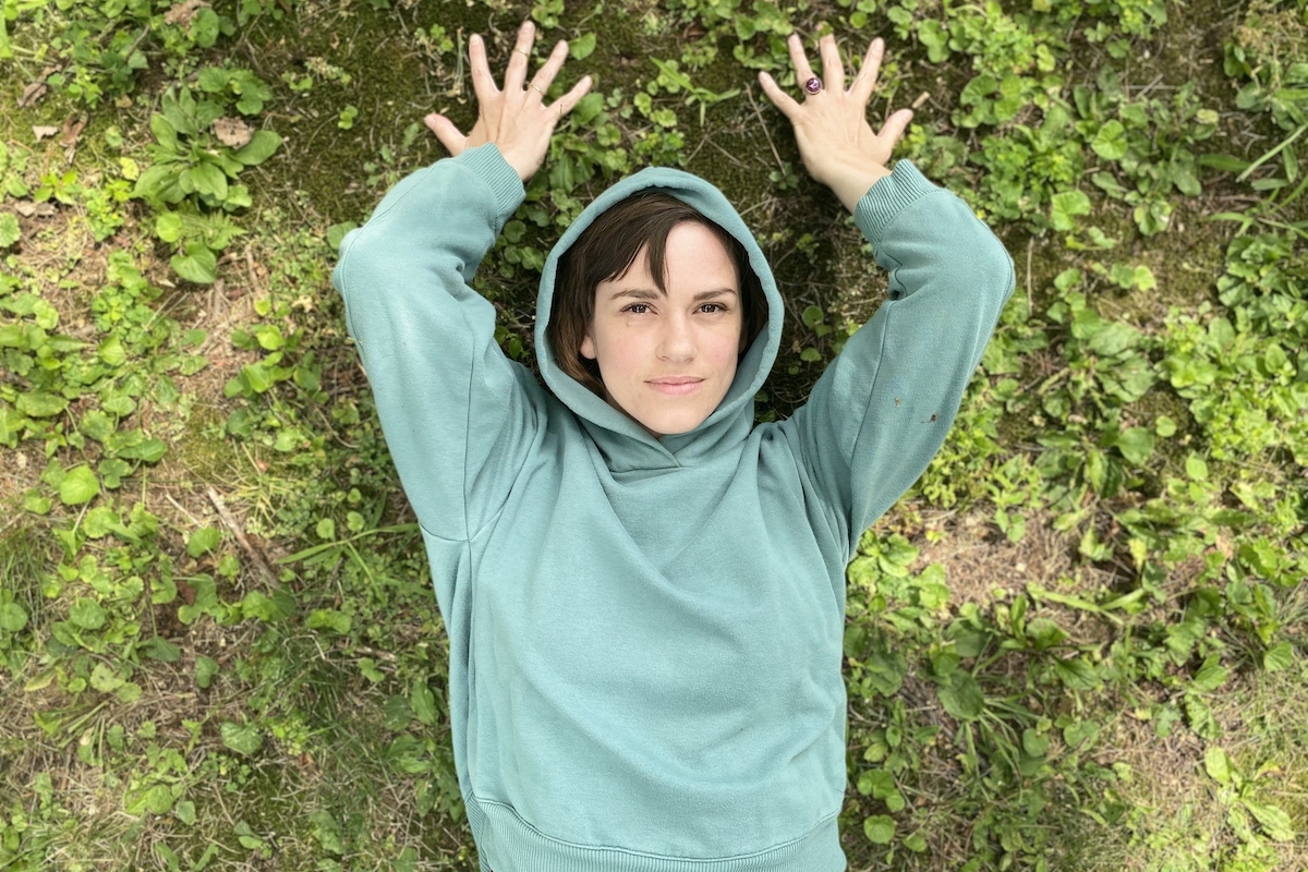 Listen: Jes Hudak – Superhero Pose