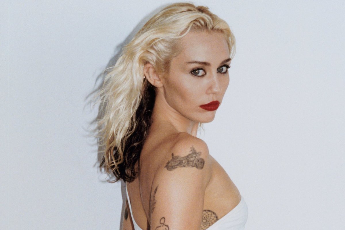 Watch: Miley Cyrus – Flowers