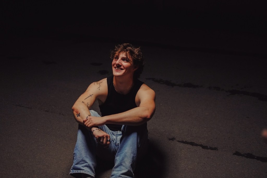 Watch: Thomas Day – Come&nbsp;Home