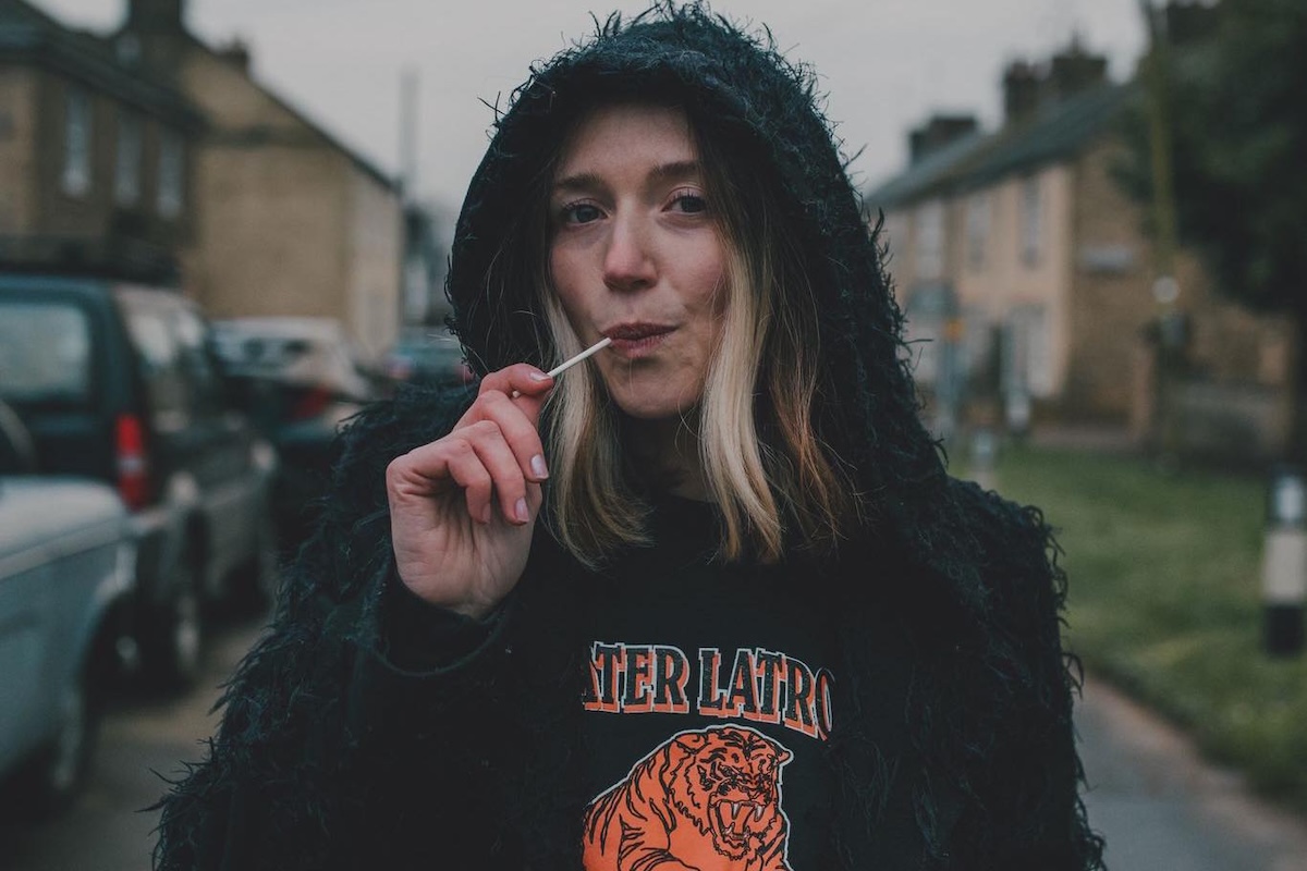 Hannah Lou Clark – Jenny