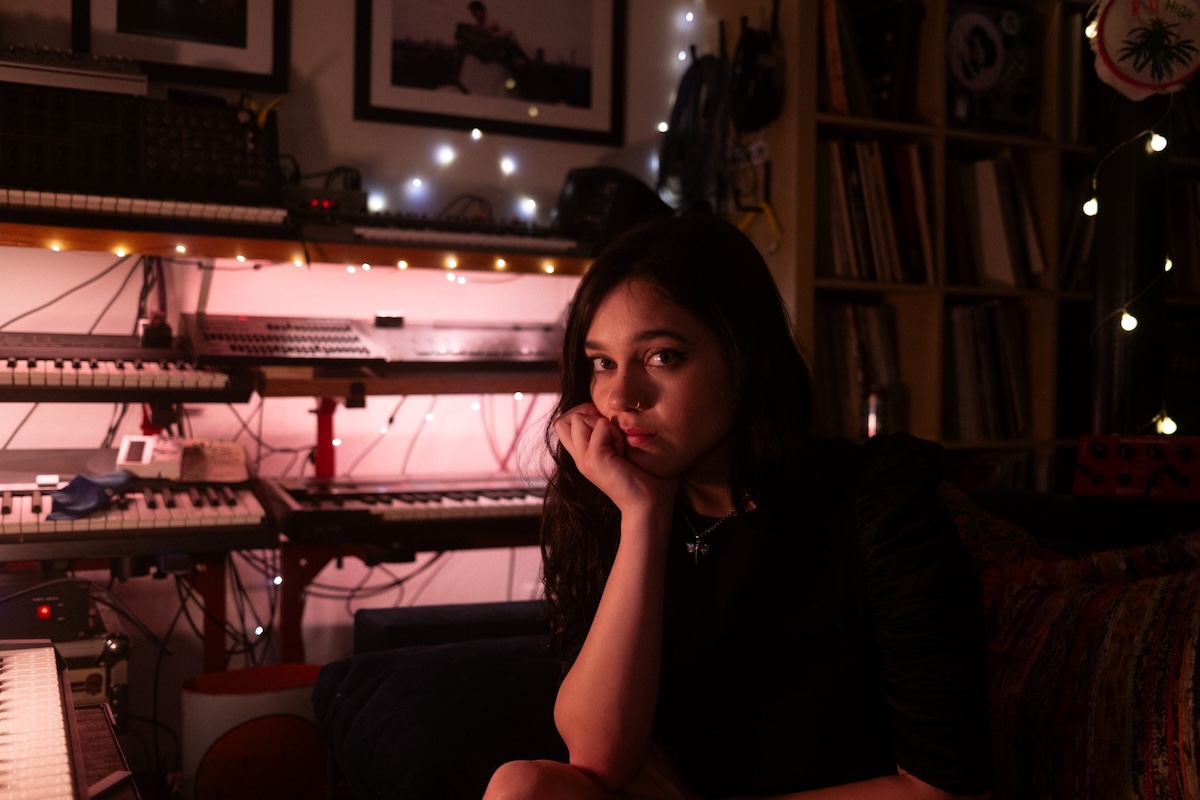 Juliana Madrid – Telephoning From Safari