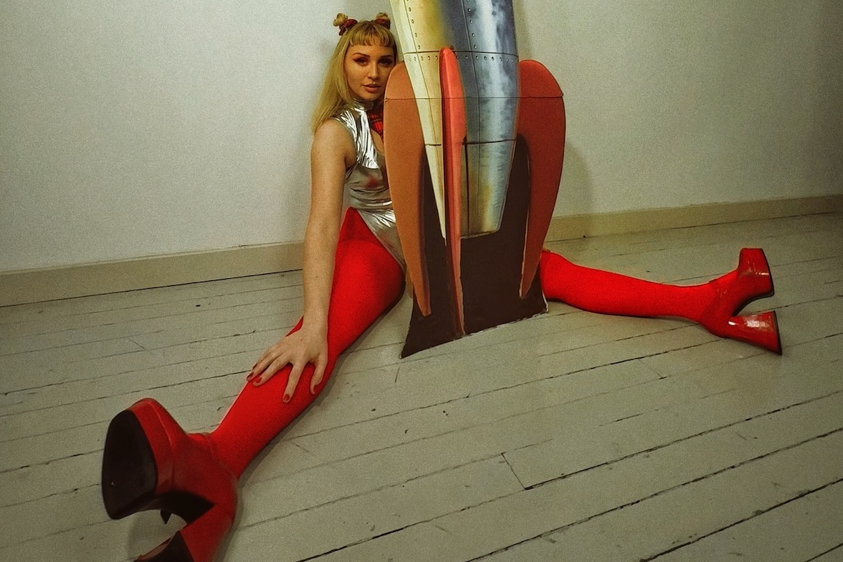 Róisín McCarney – Beam Me Up